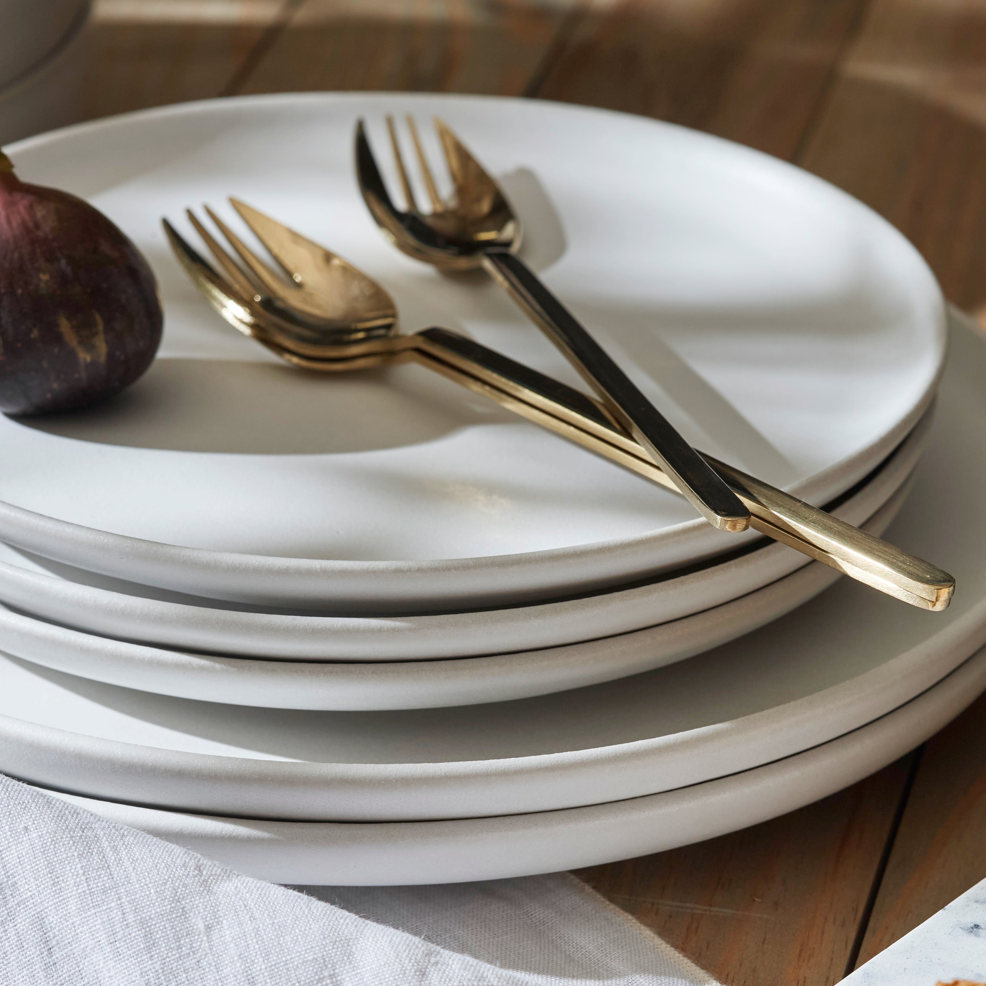 Macchio Stoneware Dinnerware Set - White Matte - Crafted in Portugal - Scratch-Resistant