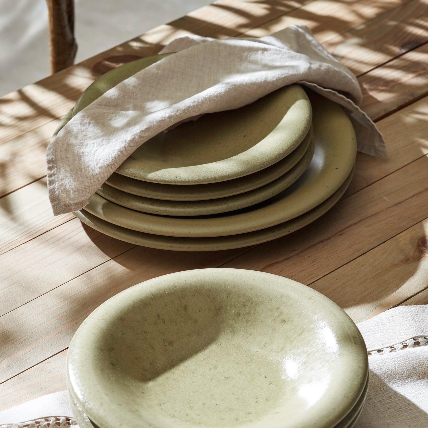 Aro Stoneware Dinnerware Set - Green Matte - Crafted in Portugal - Scratch-Resistant