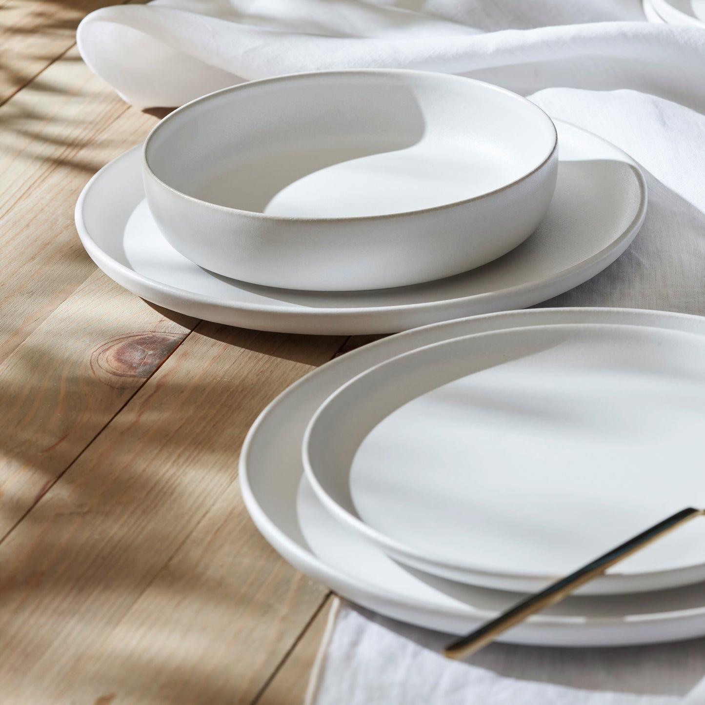 Macchio Stoneware Dinnerware Set - White Matte - Crafted in Portugal - Scratch-Resistant