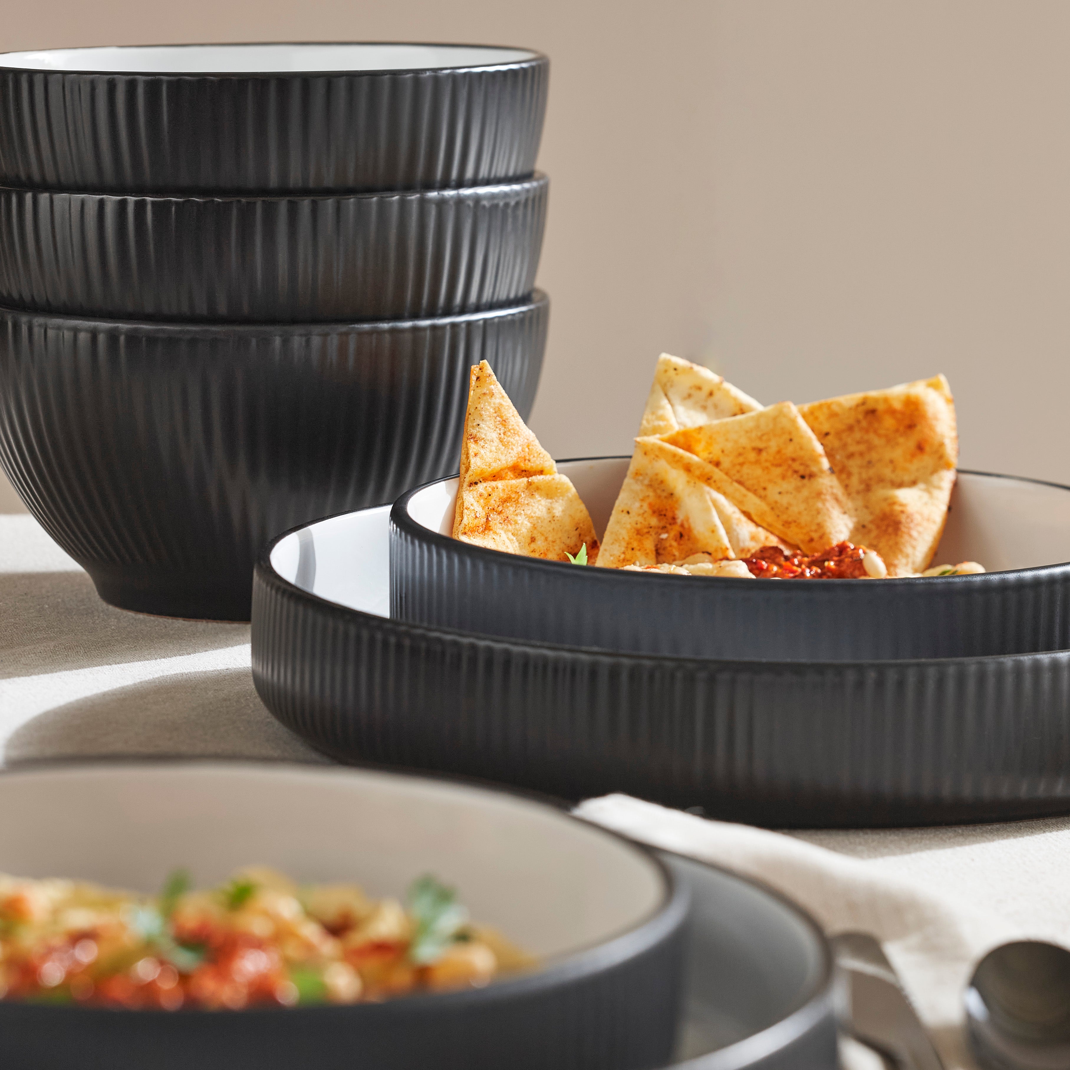 Larosso Stoneware Dinnerware Set - Black/White