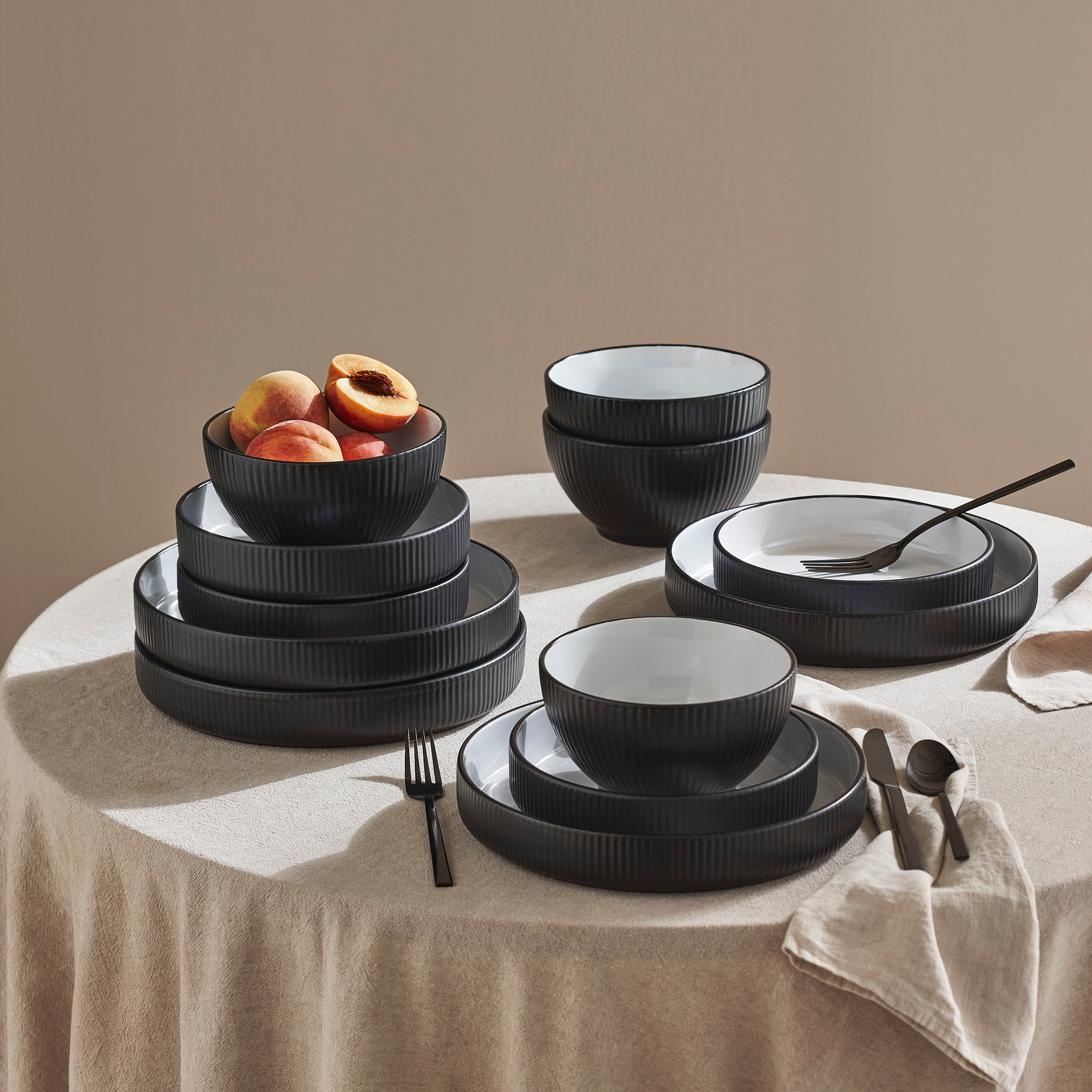 Larosso Stoneware Dinnerware Set - Black/White