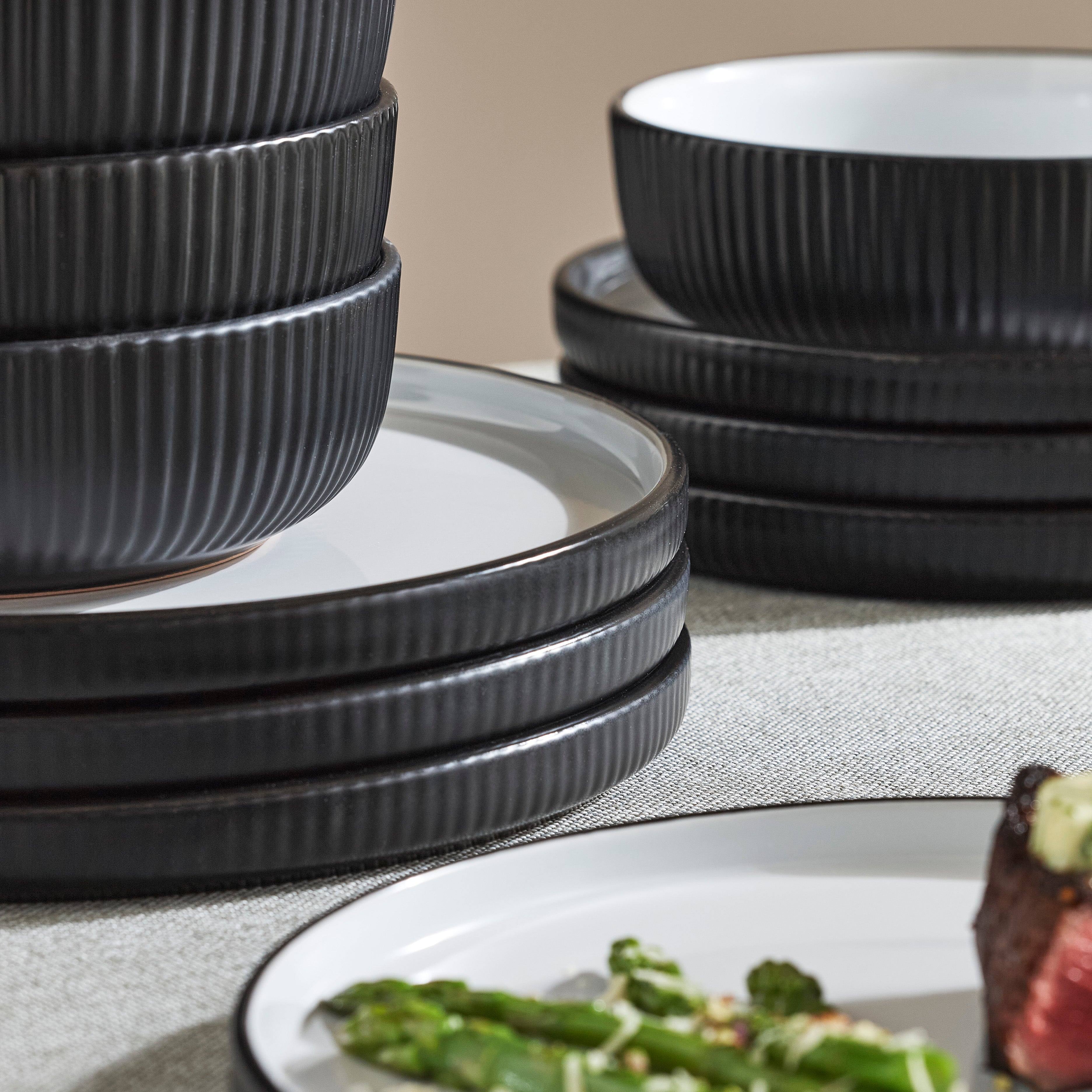 Laro Stoneware Dinnerware Set - Black