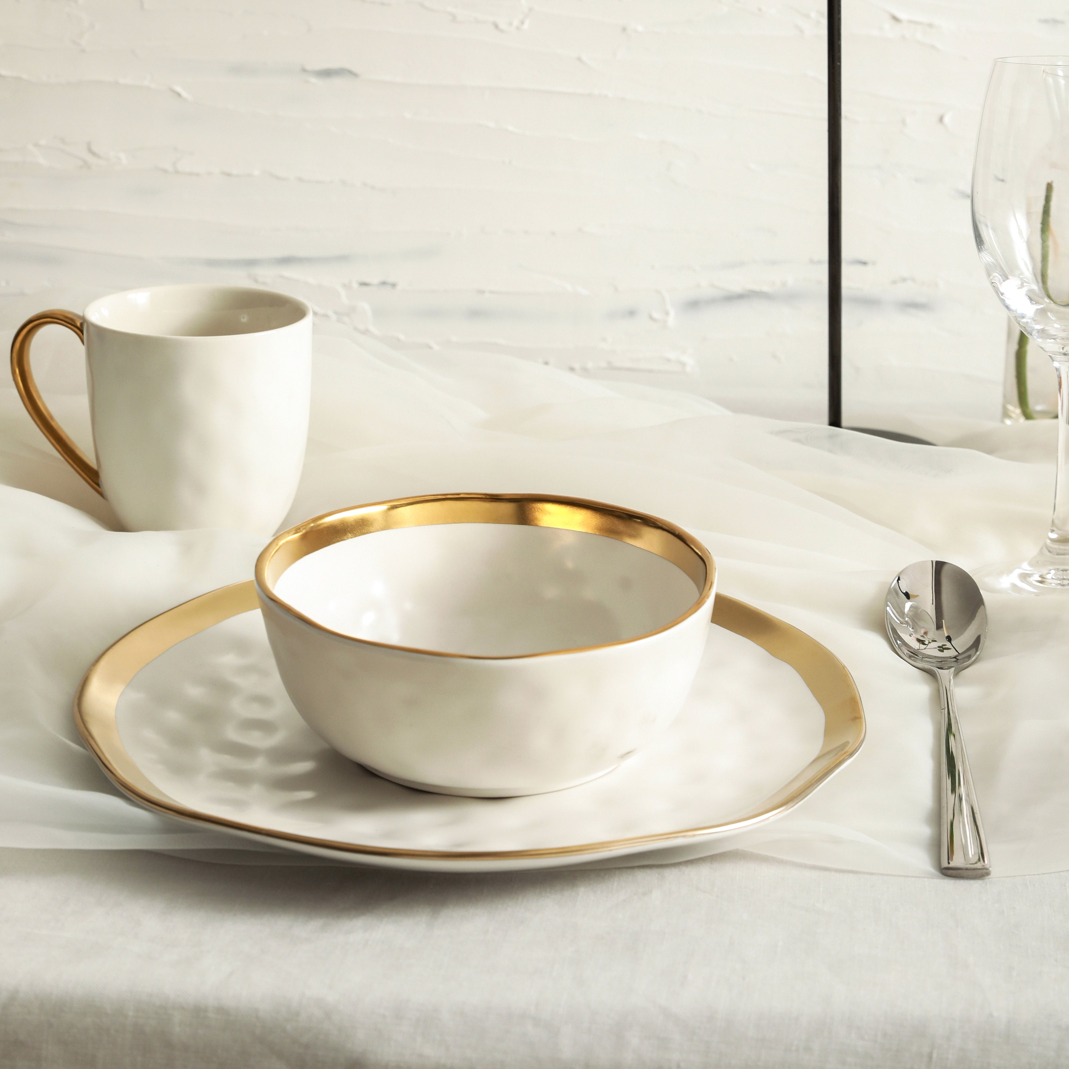 Stone Lain Florian Porcelain White Dinnerware Set 16-Piece