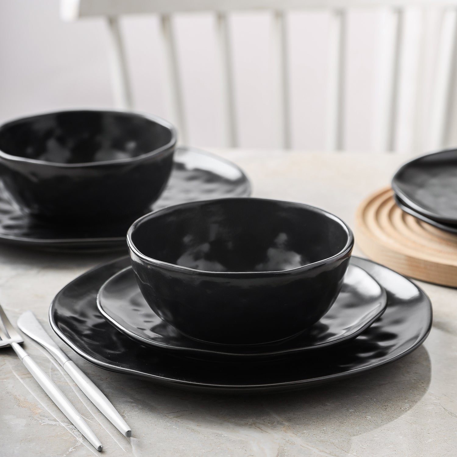 Stone Lain Ivy Porcelain Black Dinnerware Set 24-Piece
