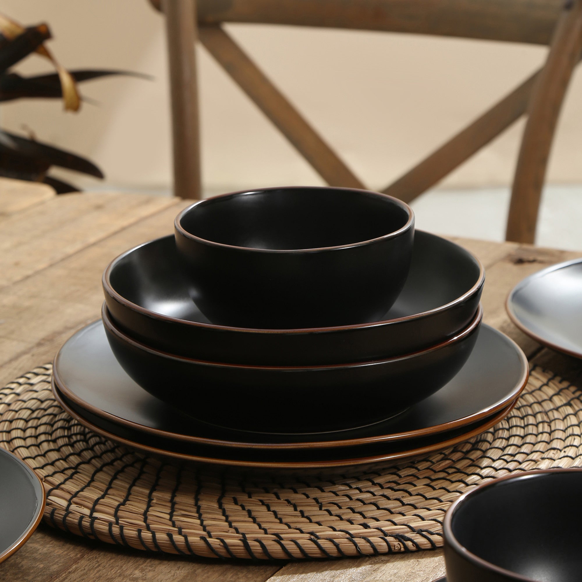 Stone Lain Brasa Stoneware Black Dinnerware Set 16-Piece