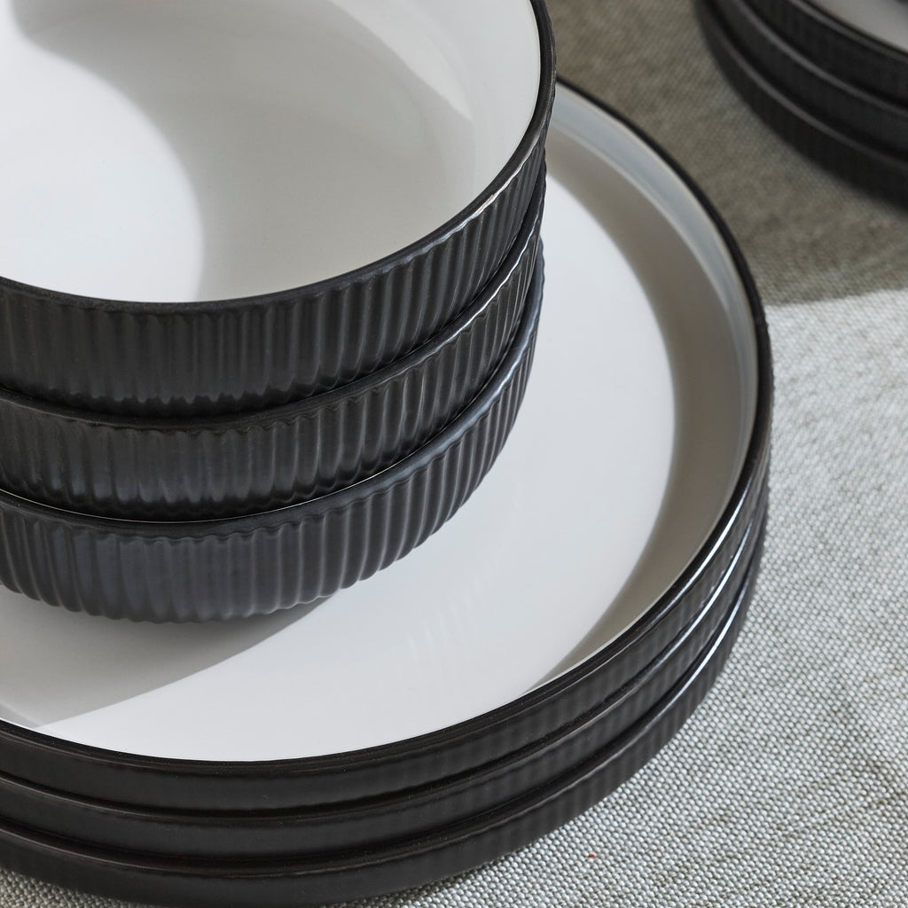 Laro Stoneware Dinnerware Set - Black