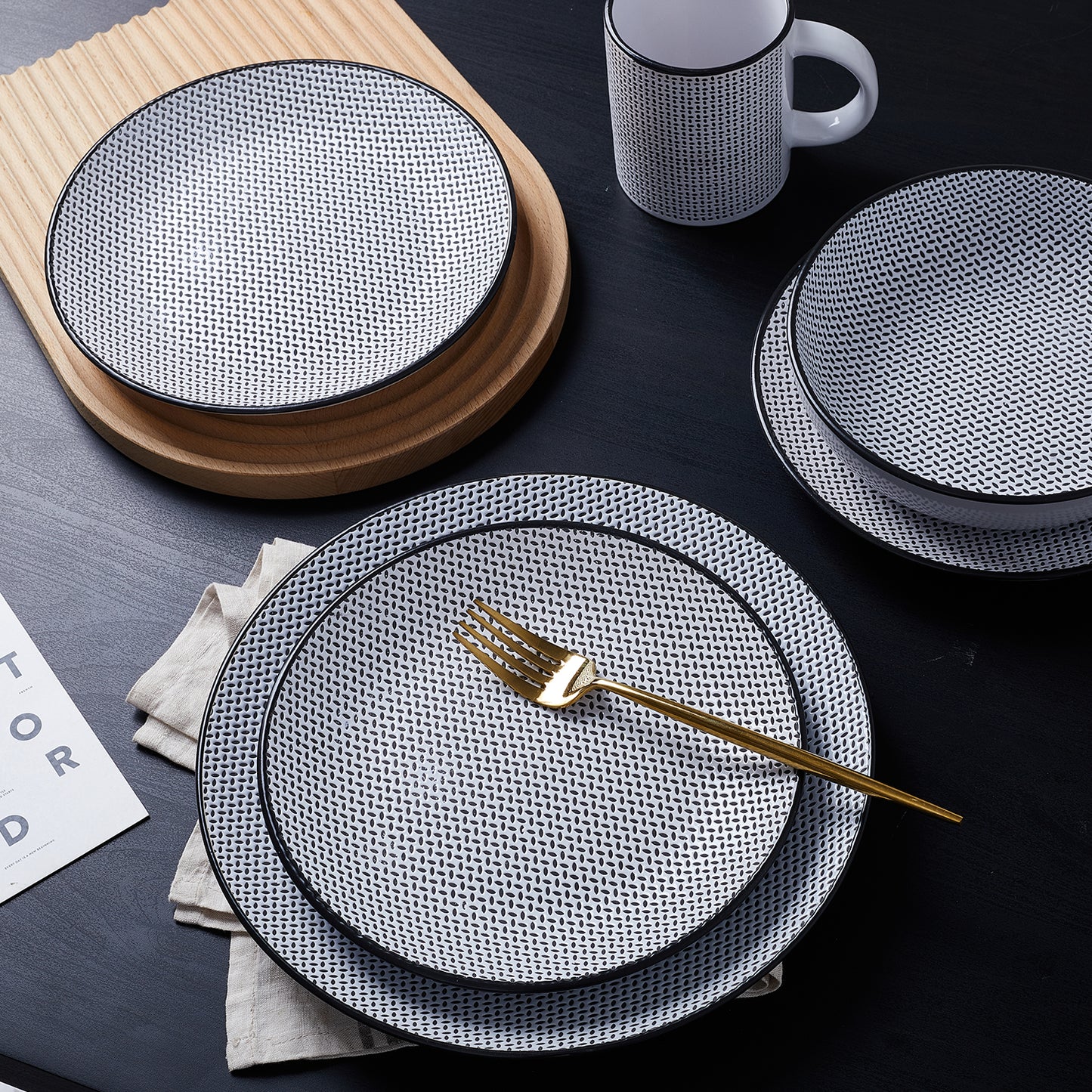 Daisy Stoneware Dinnerware Set - White And Black