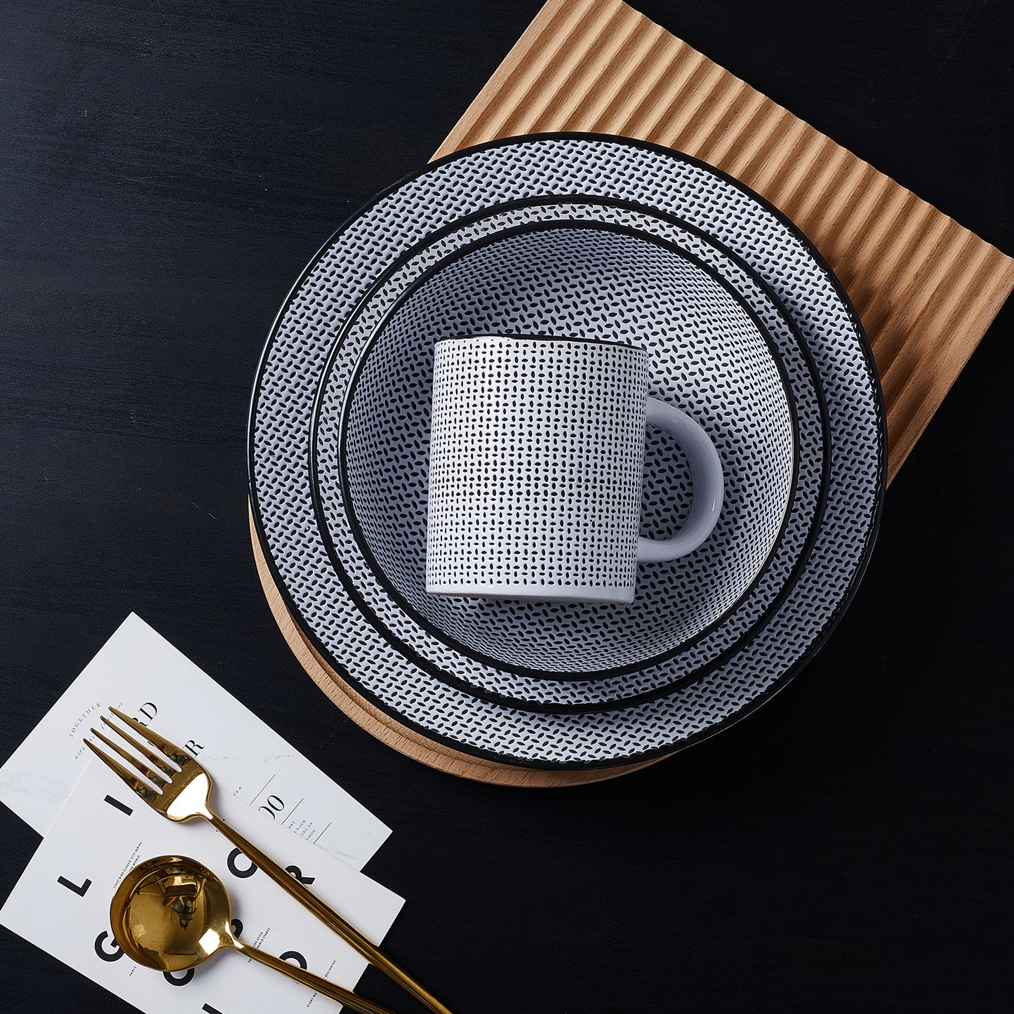 Daisy Stoneware Dinnerware Set - White And Black