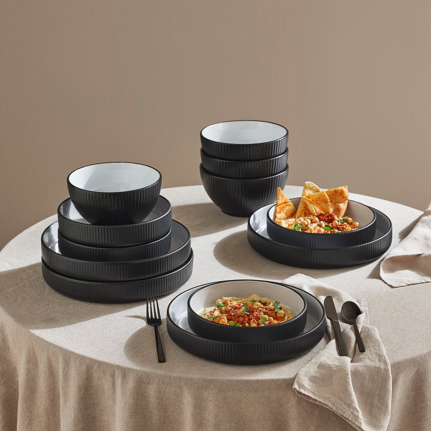 Larosso Stoneware Dinnerware Set - Black/White
