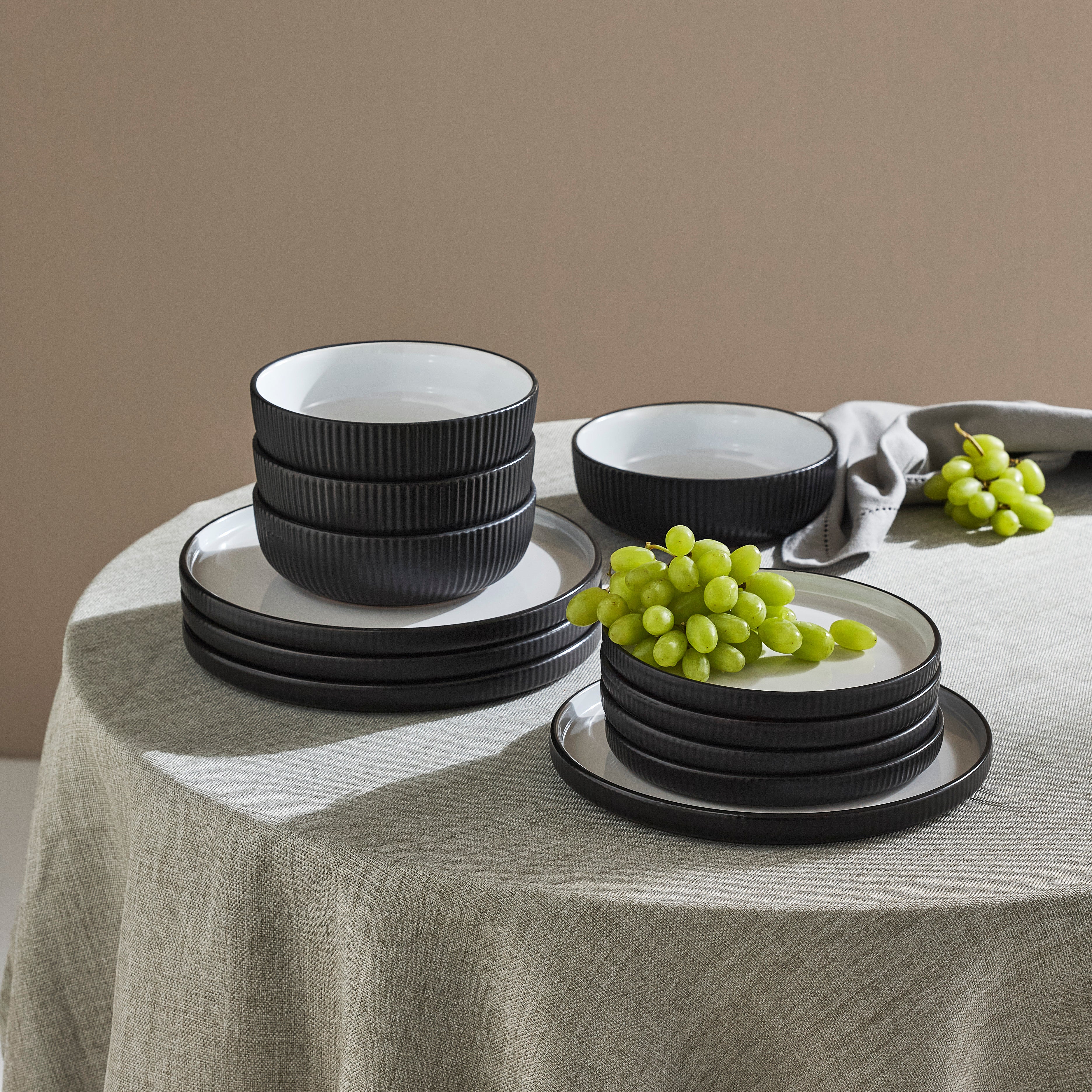 Laro Stoneware Dinnerware Set - Black
