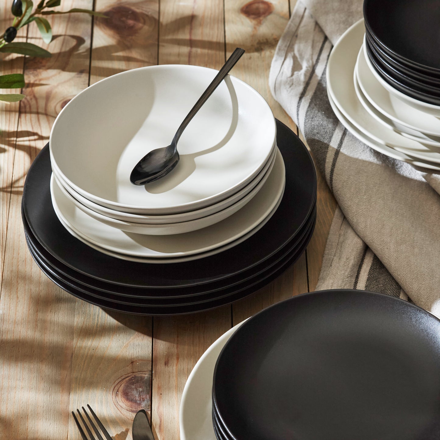 Semplice Stoneware Dinnerware Set - Black Matte - Crafted in Portugal