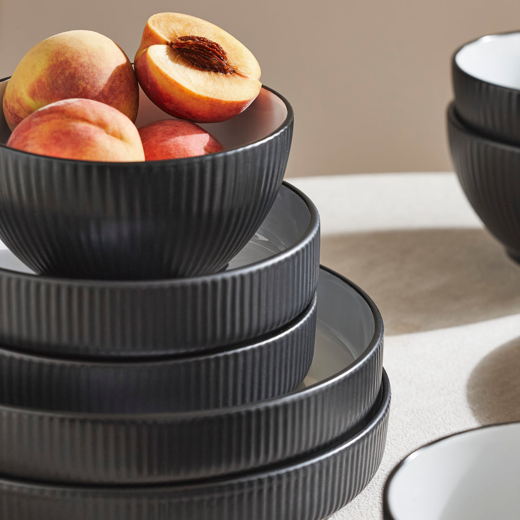Larosso Stoneware Dinnerware Set - Black/White