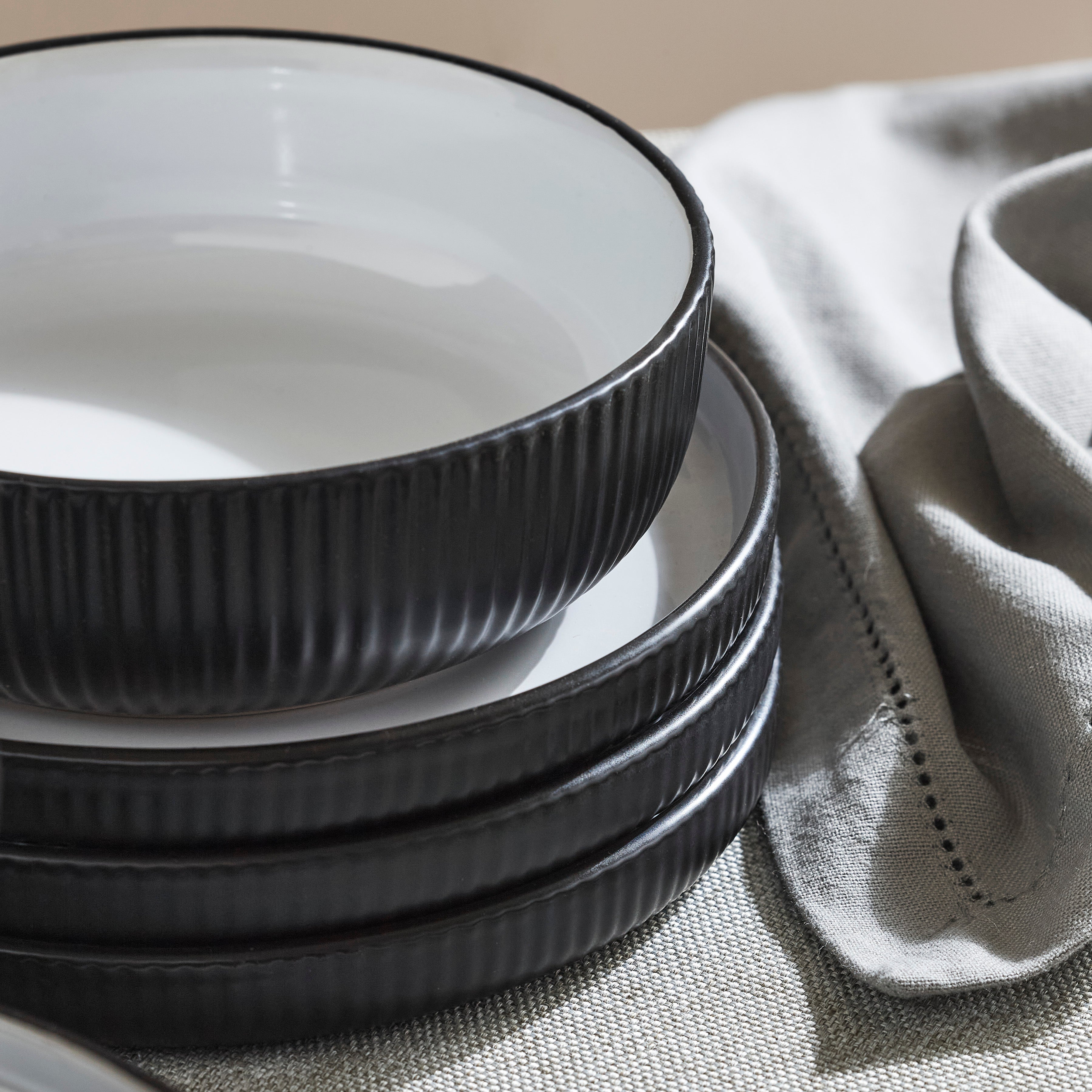 Laro Stoneware Dinnerware Set - Black