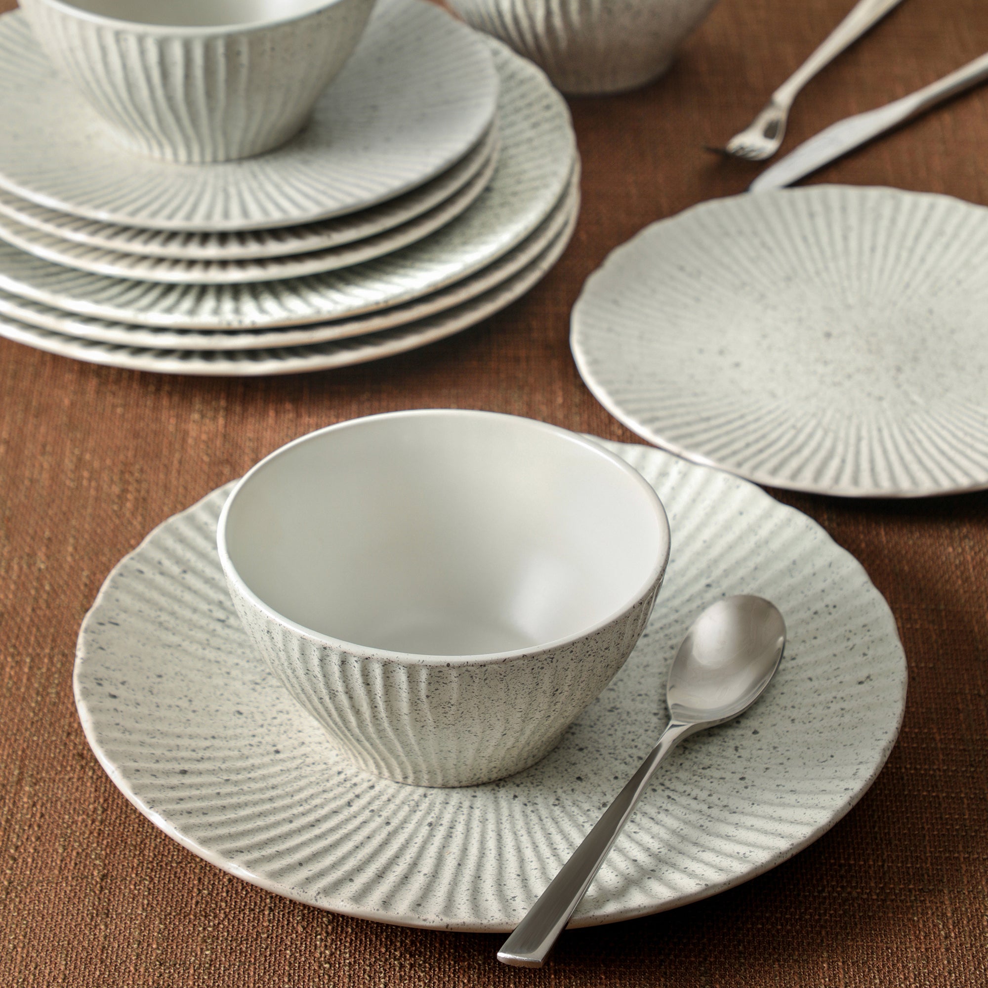 Arlo Stoneware Dinnerware Set
