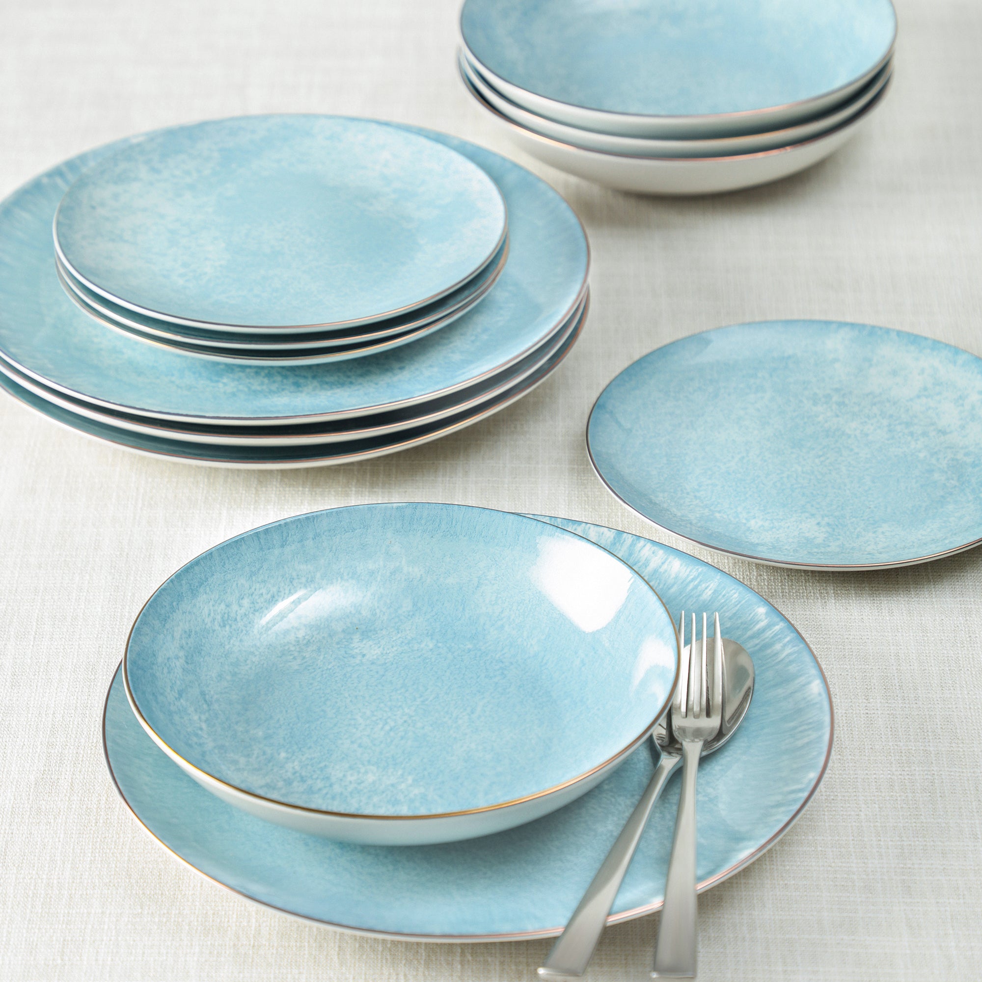 Onyx Porcelain Dinnerware Set - Blue and Gold