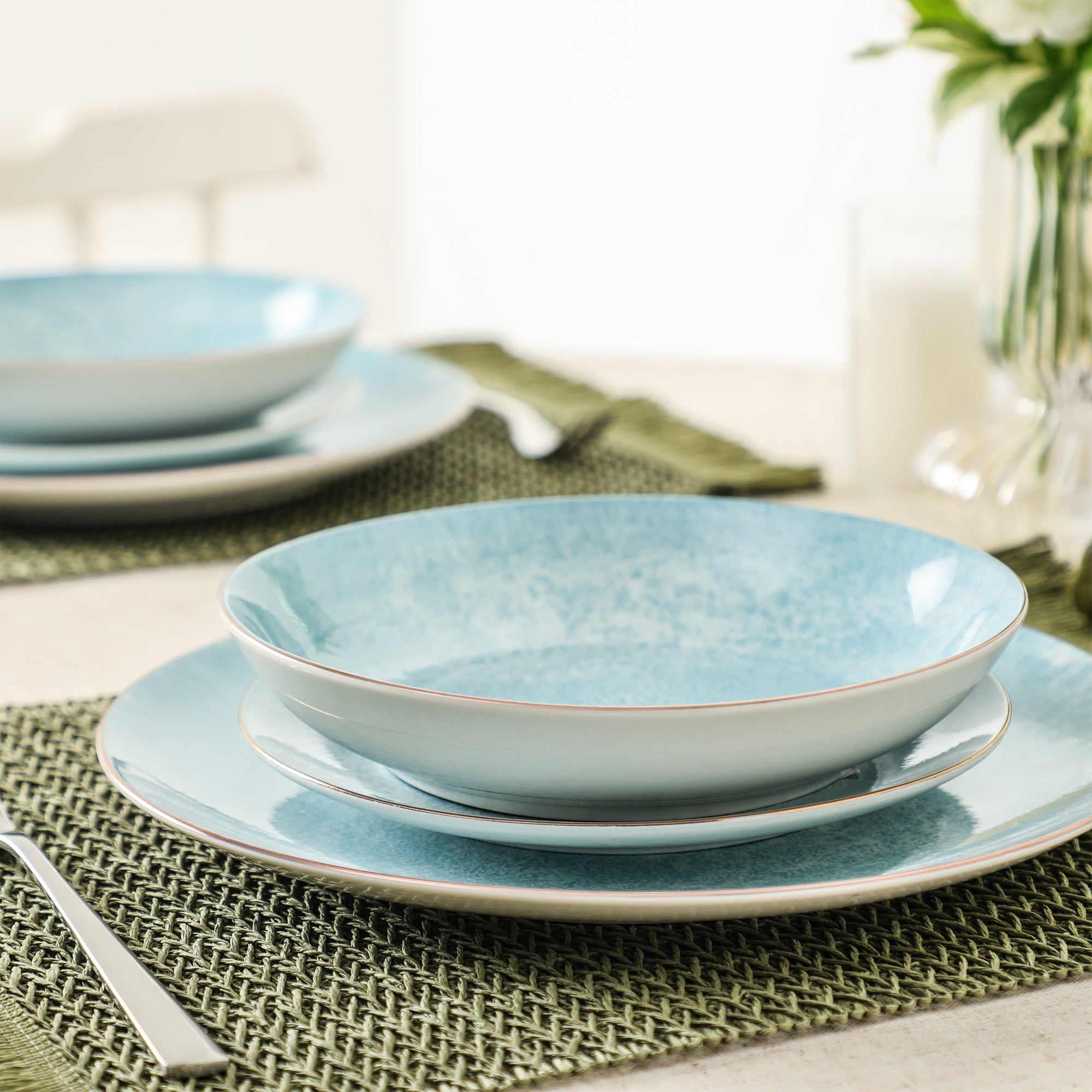Onyx Porcelain Dinnerware Set - Blue and Gold