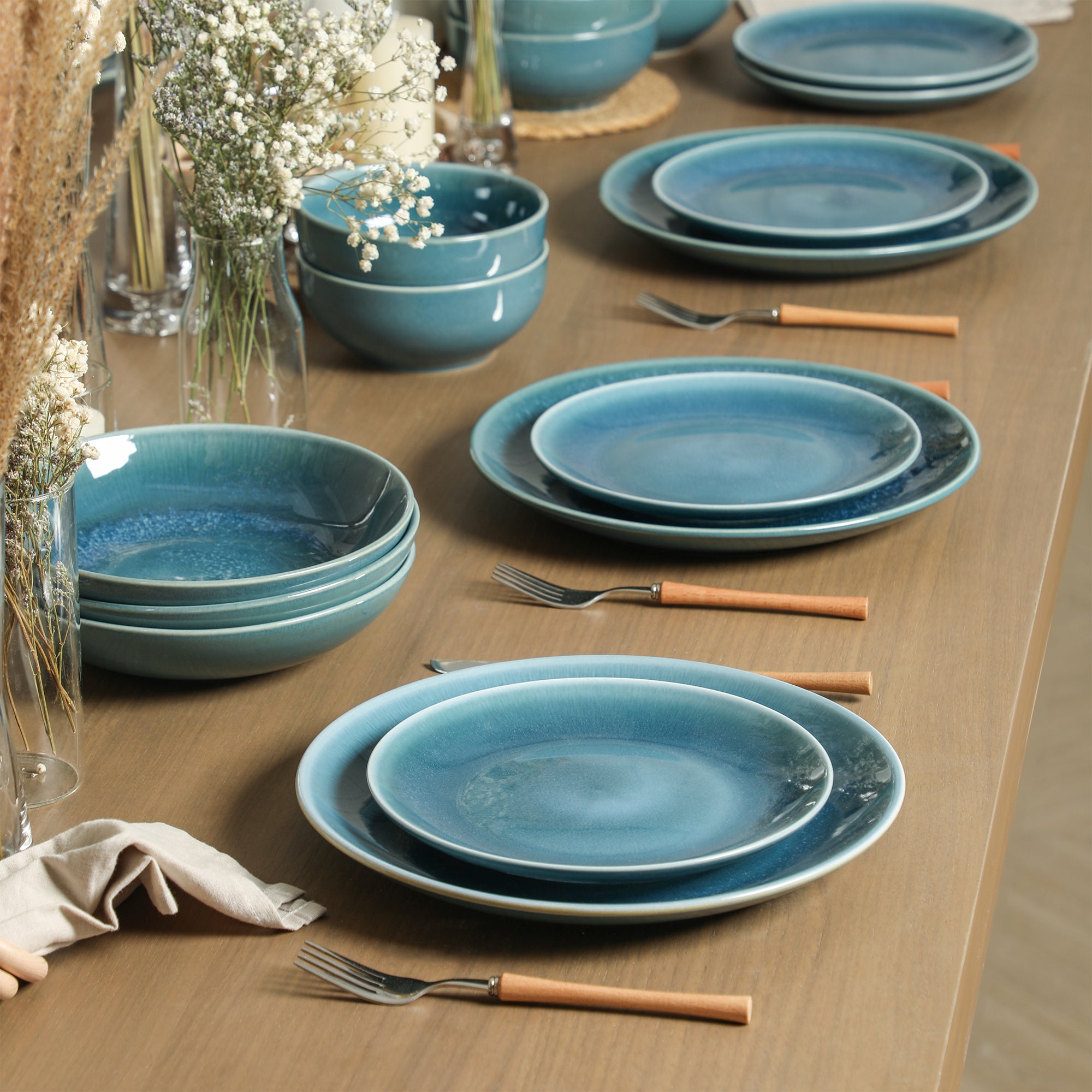 Riley Stoneware Dinnerware Set with Pasta Bowls - Blue