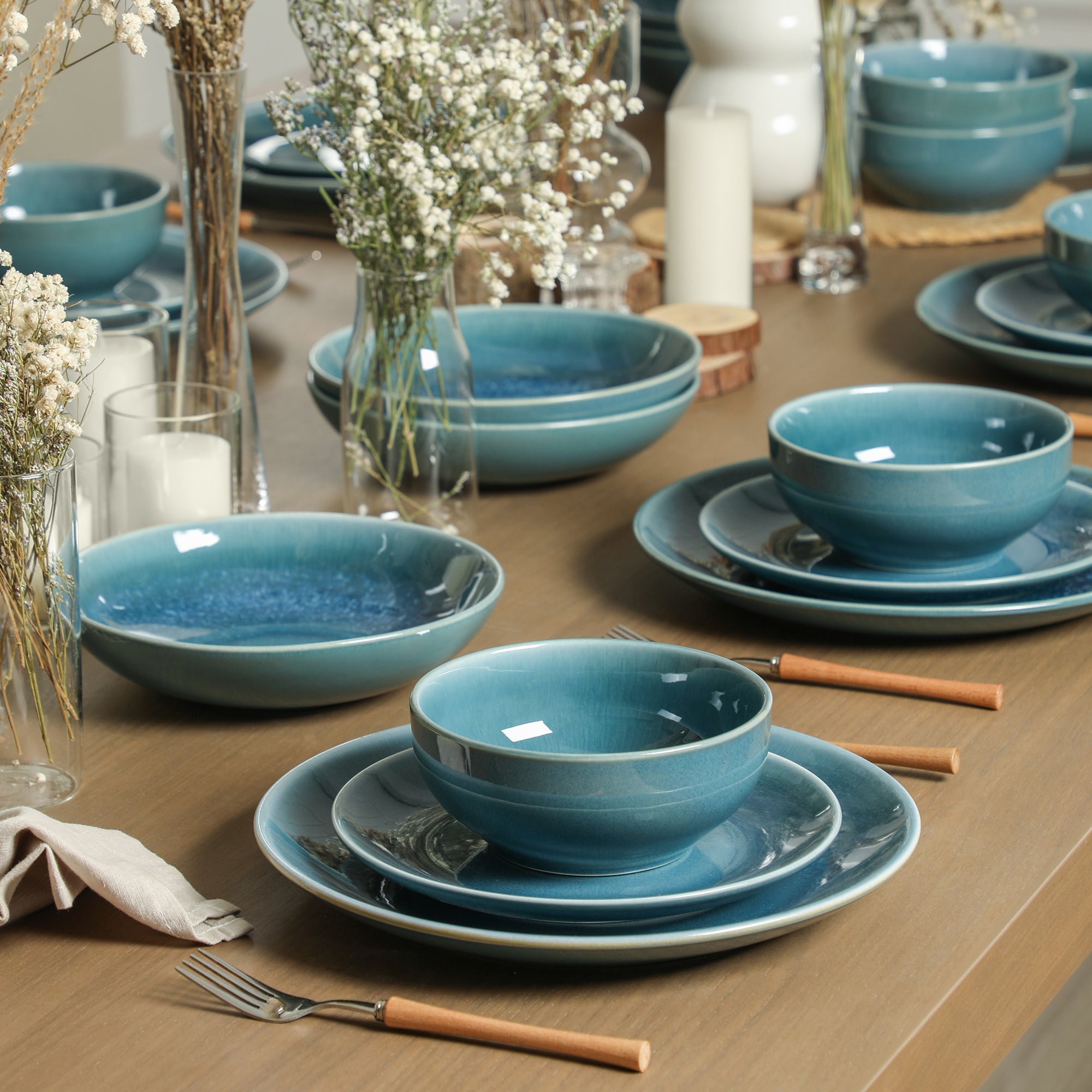 Riley Stoneware Dinnerware Set with Pasta Bowls - Blue