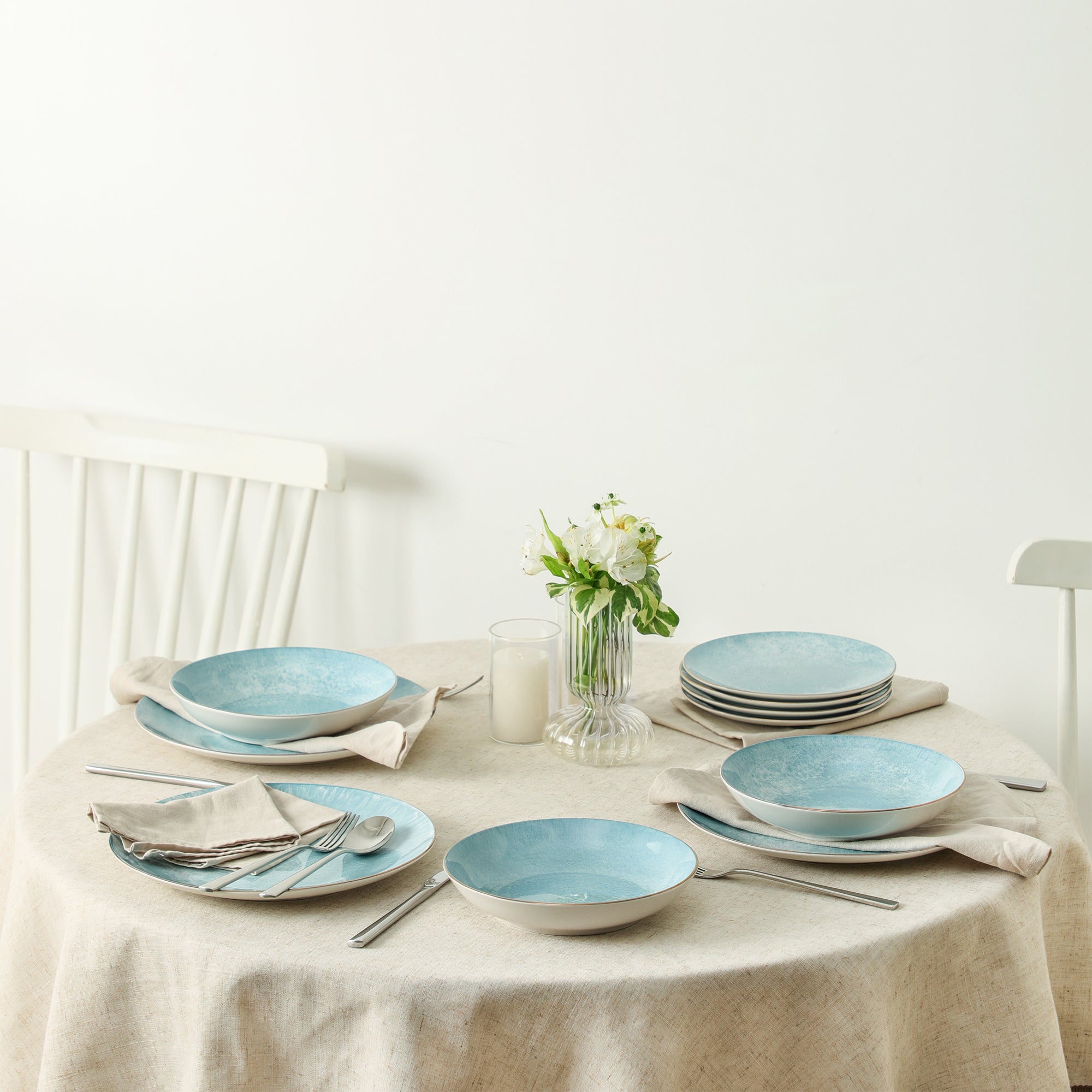 Onyx Porcelain Dinnerware Set - Blue and Gold