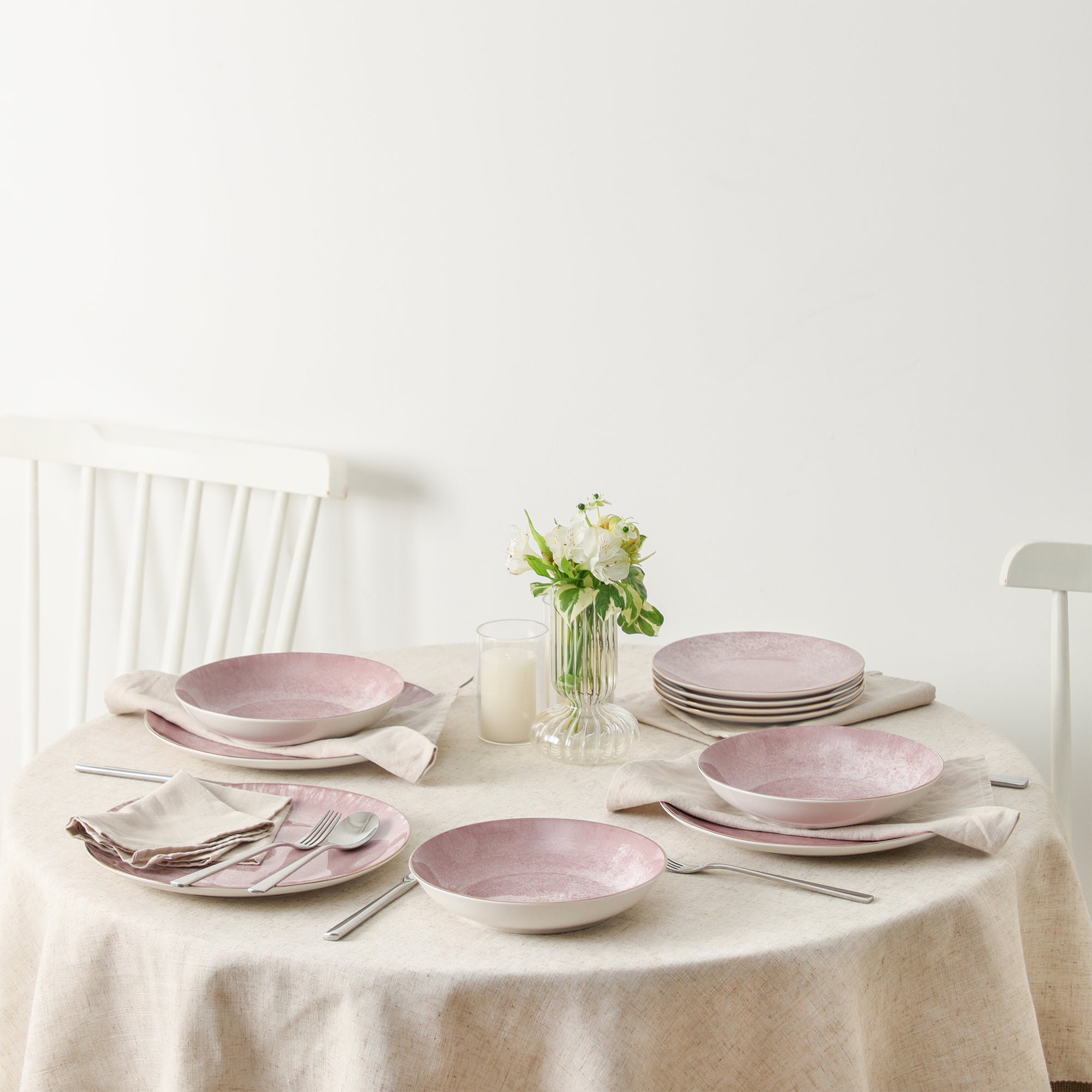 Onyx Porcelain Dinnerware Set - Pink and Gold