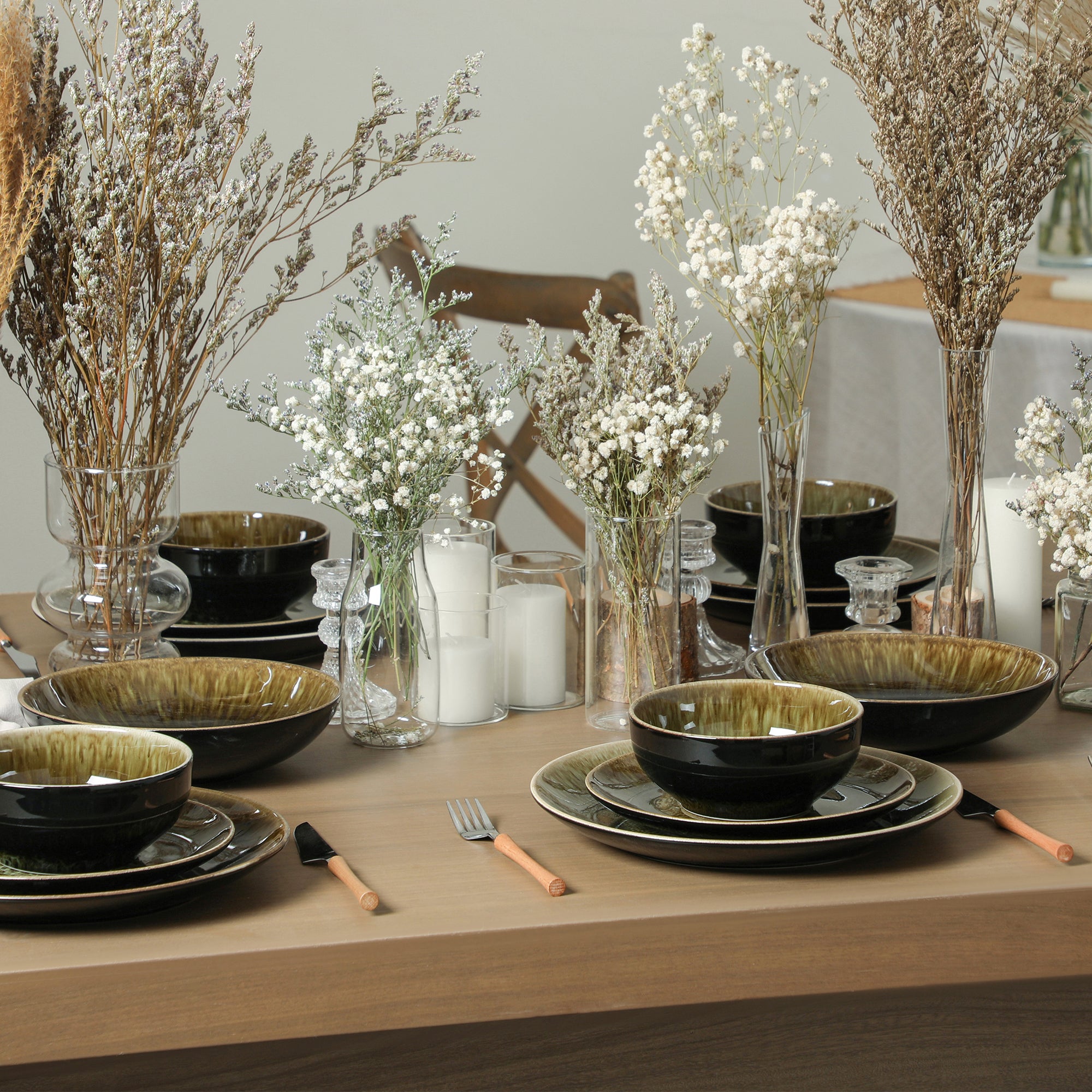 Riley Stoneware Dinnerware Set with Pasta Bowls - Black and Green