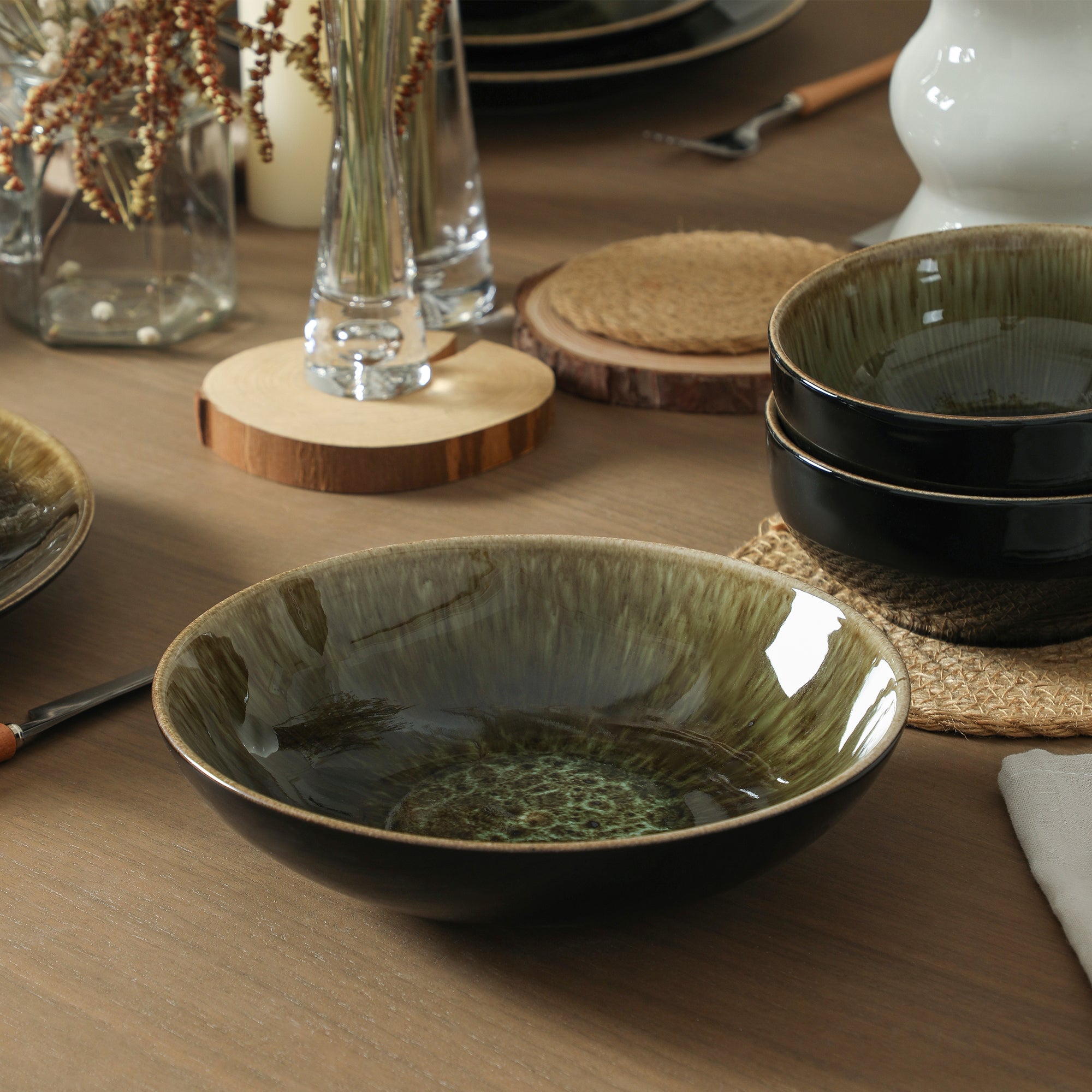 Riley Stoneware Dinnerware Set with Pasta Bowls - Black and Green