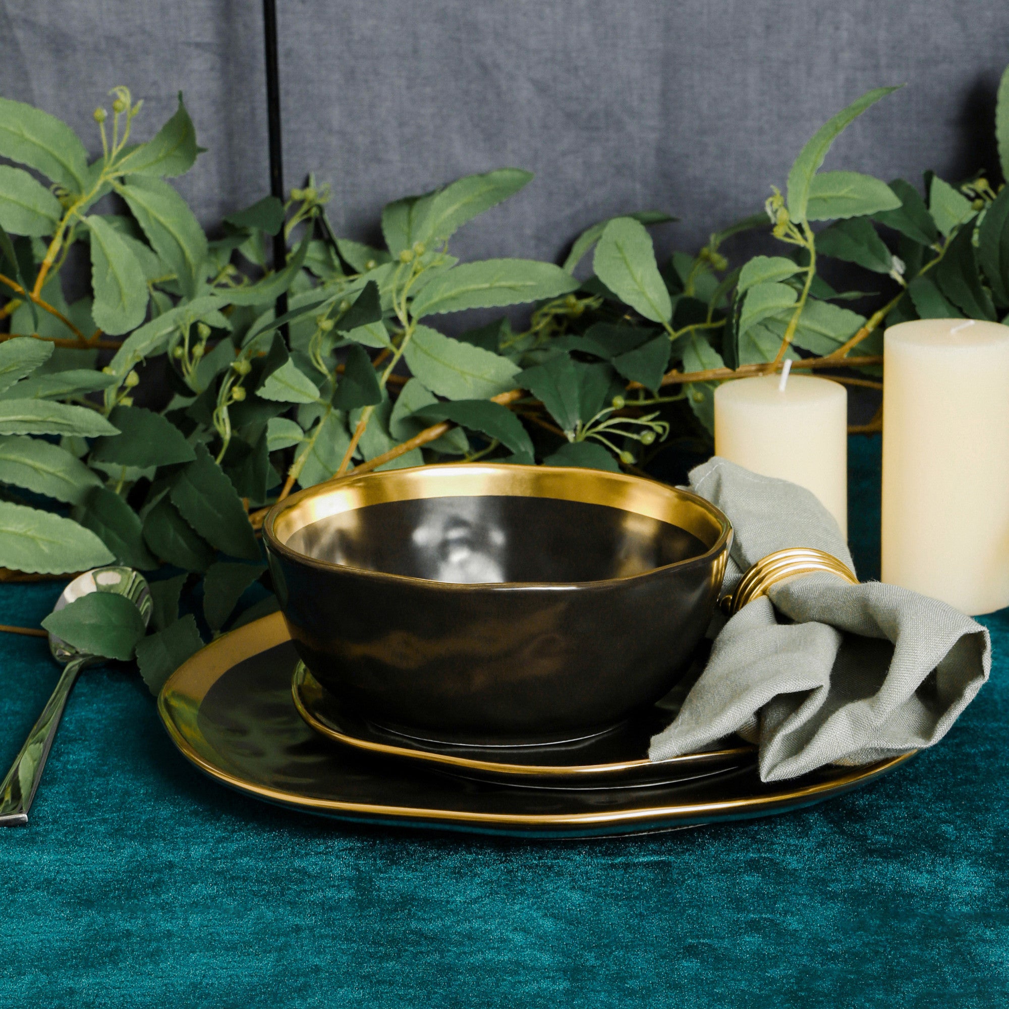 Florian Porcelain Dinnerware Set - Black