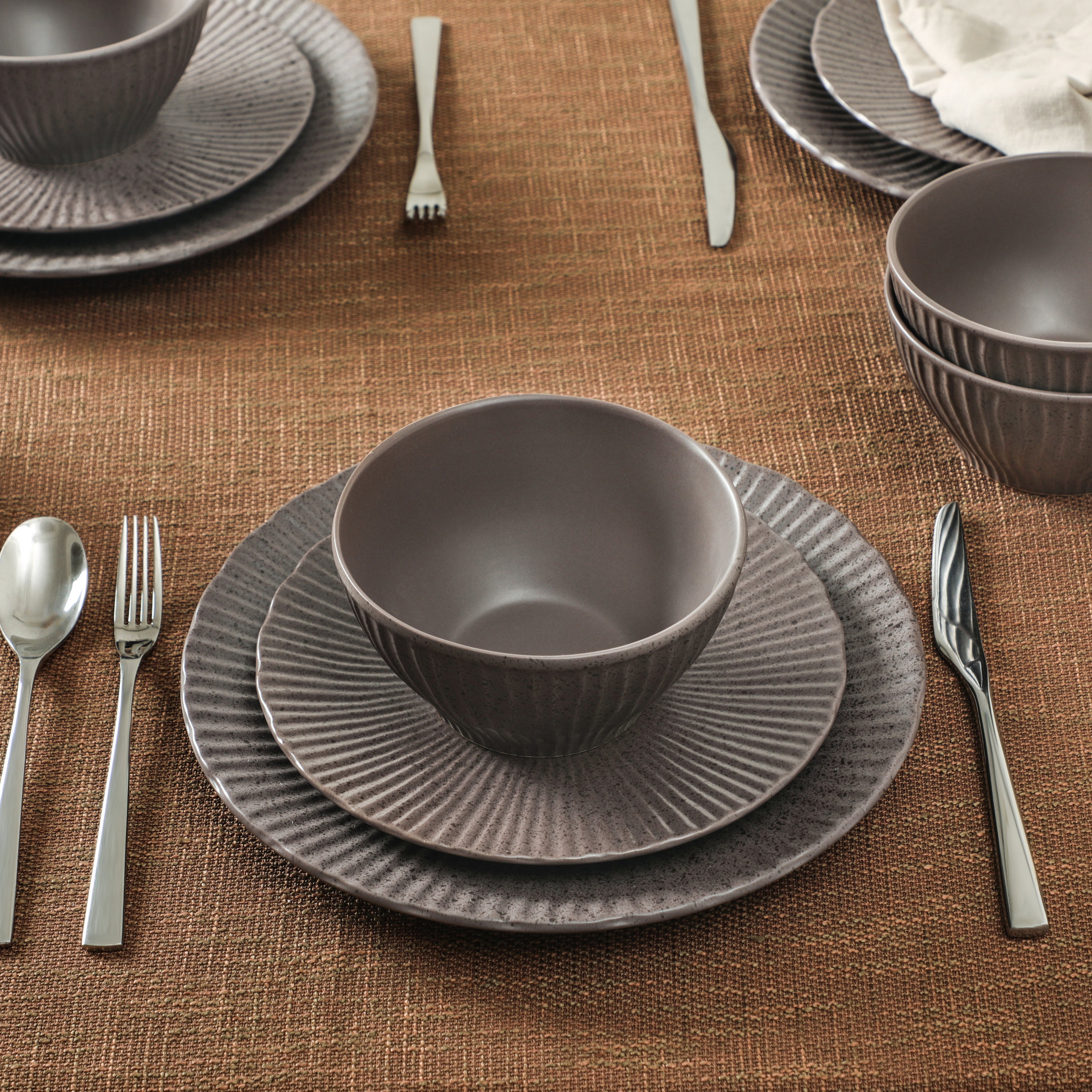 Arlo Stoneware Dinnerware Set