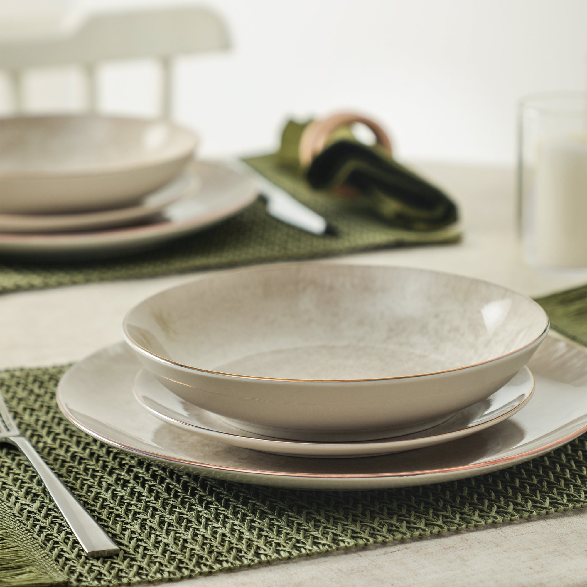 Onyx Porcelain Dinnerware Set - Beige and Gold