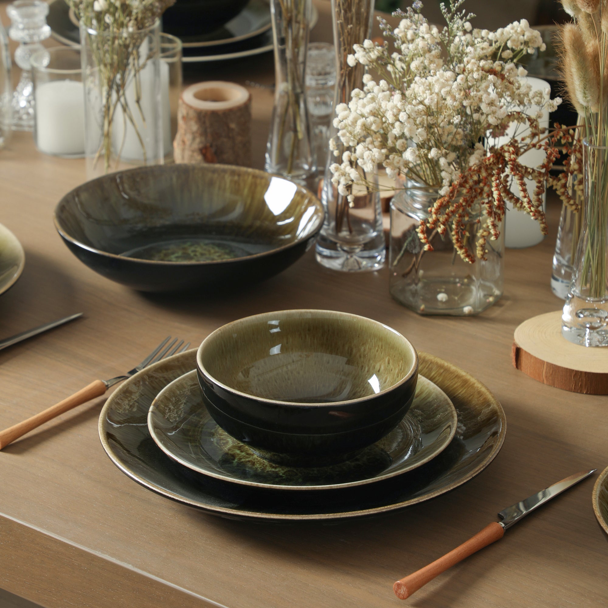 Riley Stoneware Dinnerware Set with Pasta Bowls - Black and Green