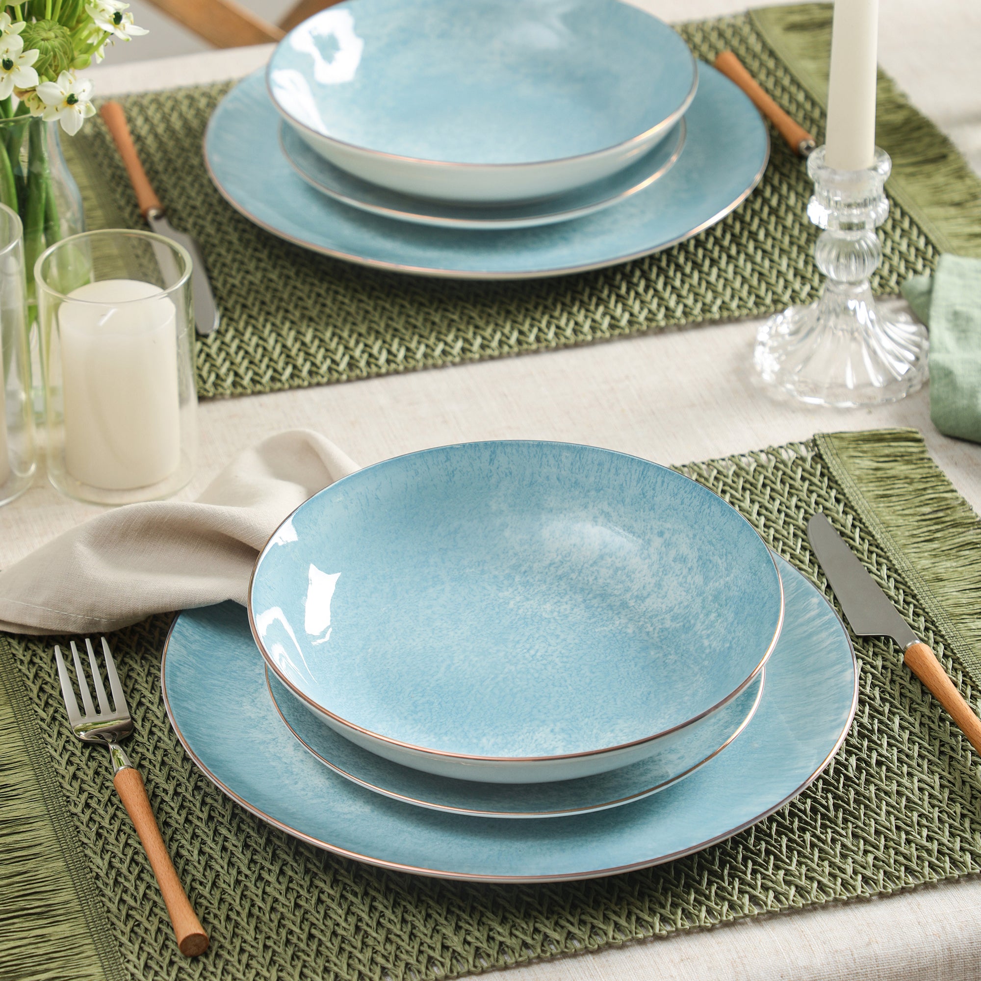 Onyx Porcelain Dinnerware Set - Blue and Gold