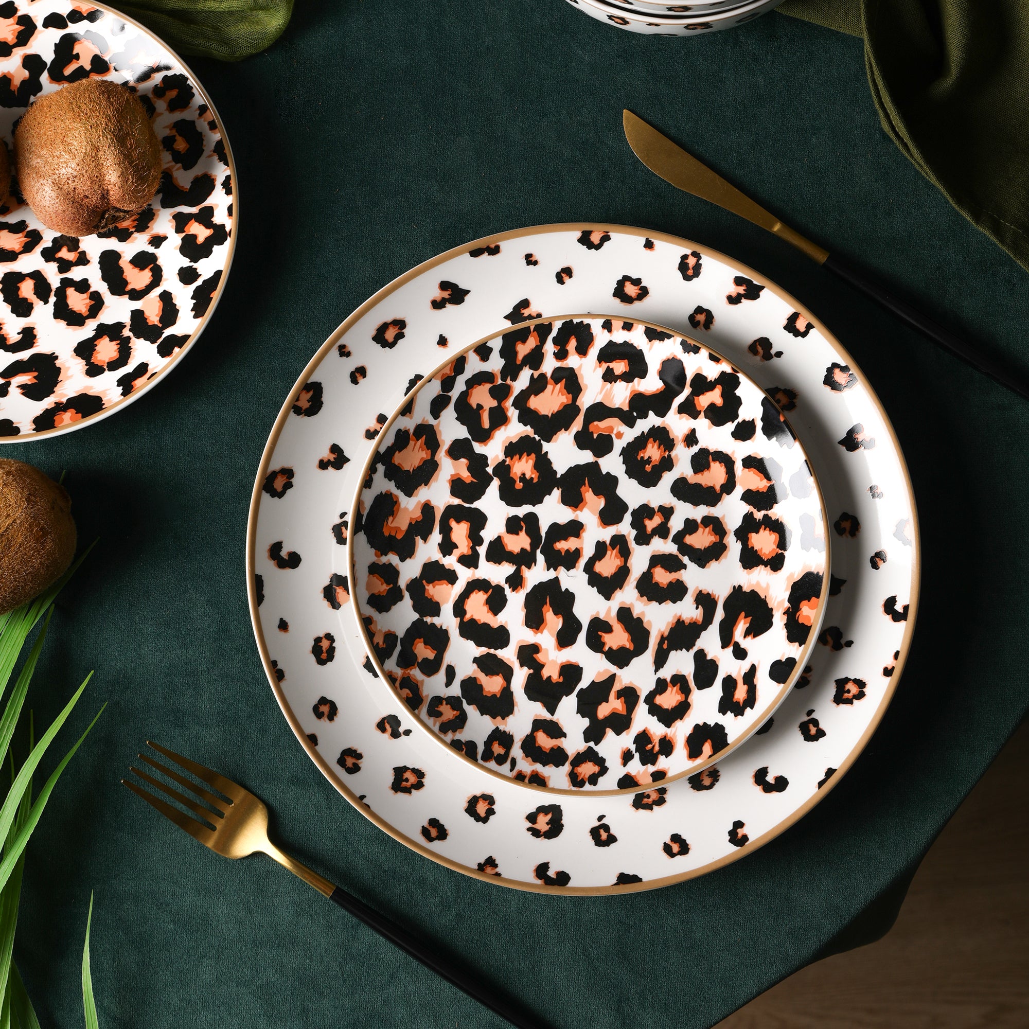 Majestic Porcelain Dinnerware Set - Multicolored