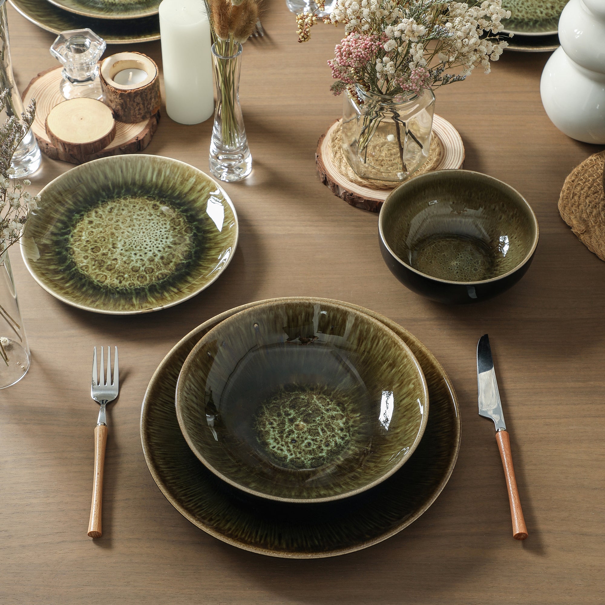 Riley Stoneware Dinnerware Set with Pasta Bowls - Black and Green