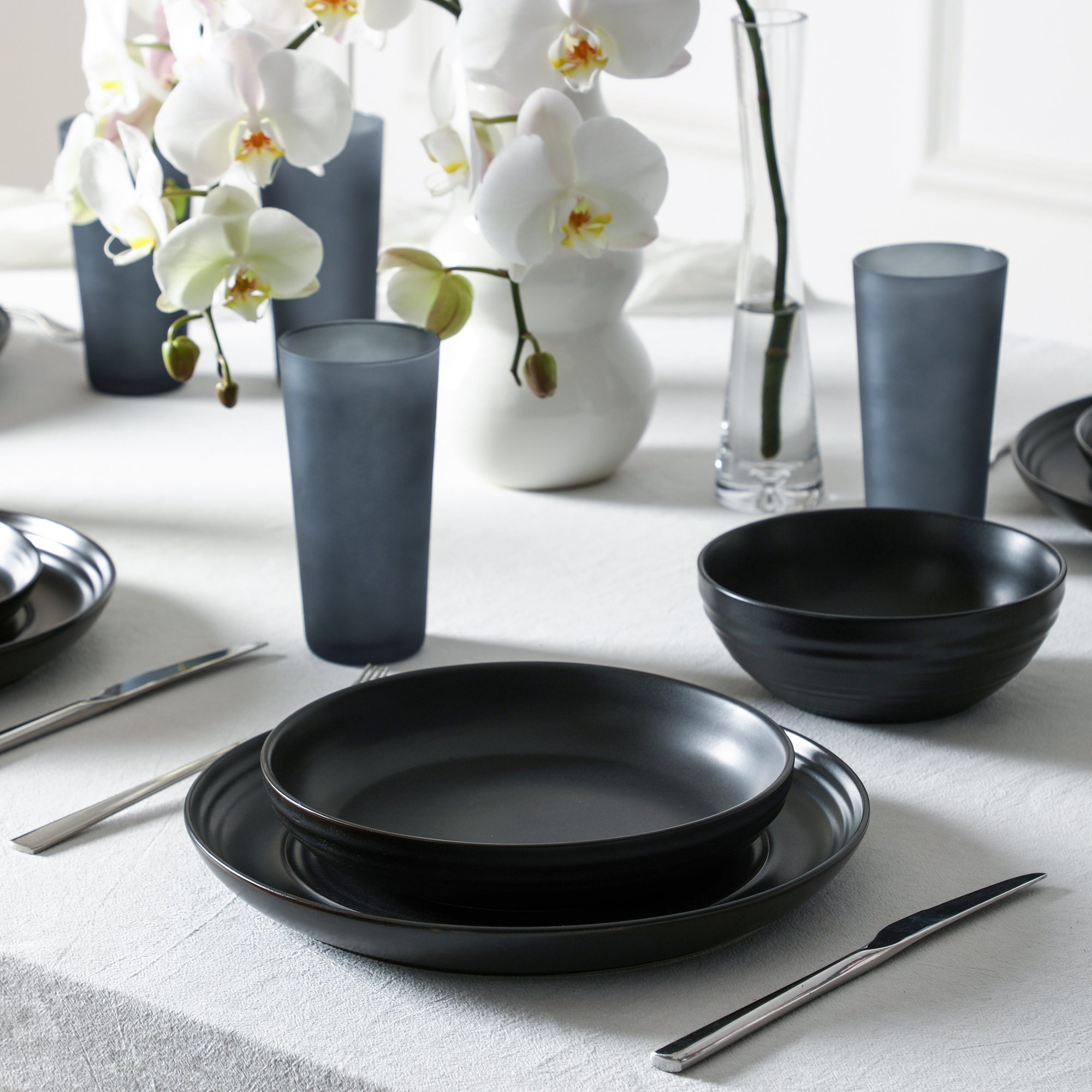 Elio Stoneware Dinnerware Set - Black