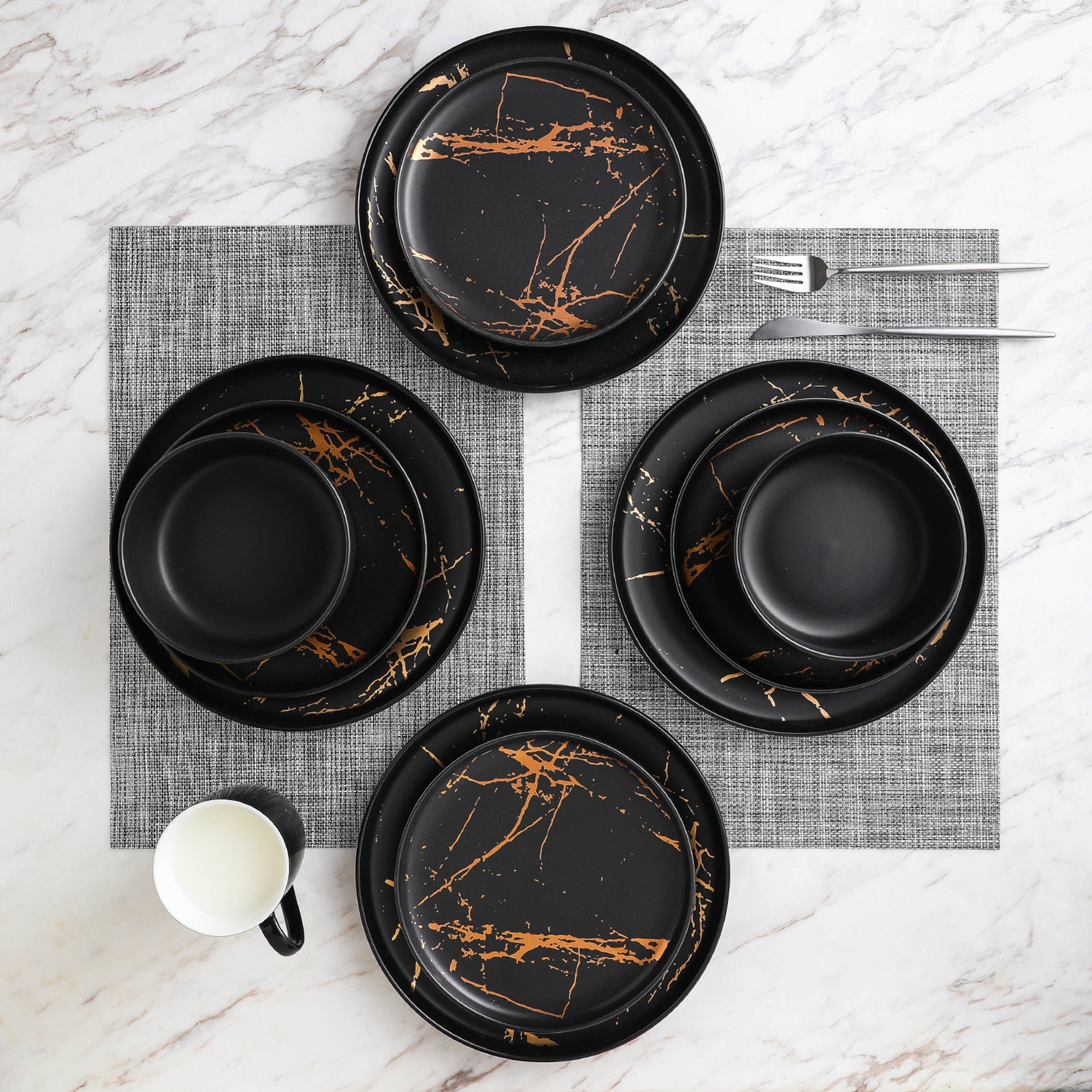 Zora Porcelain Salad Plate - Black