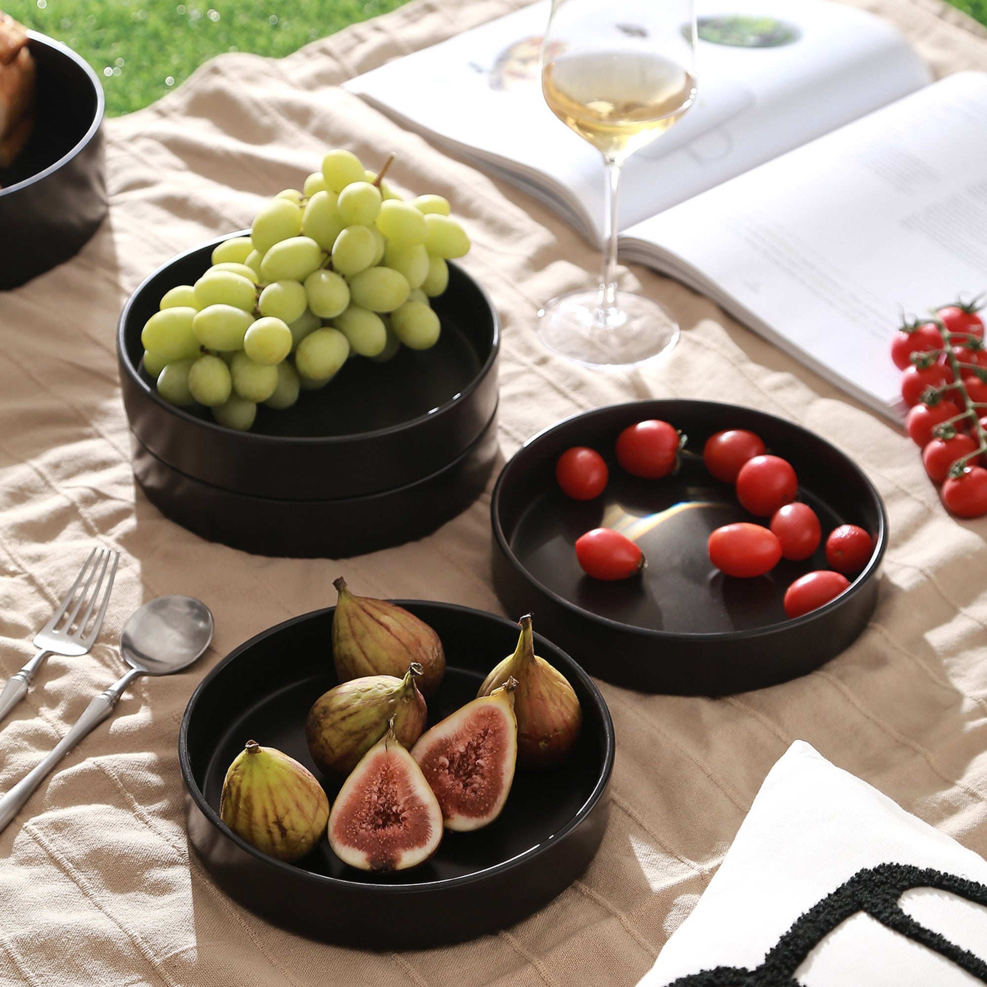 Celina Stoneware 4- Piece 8 inch Pasta Bowl Set - Black