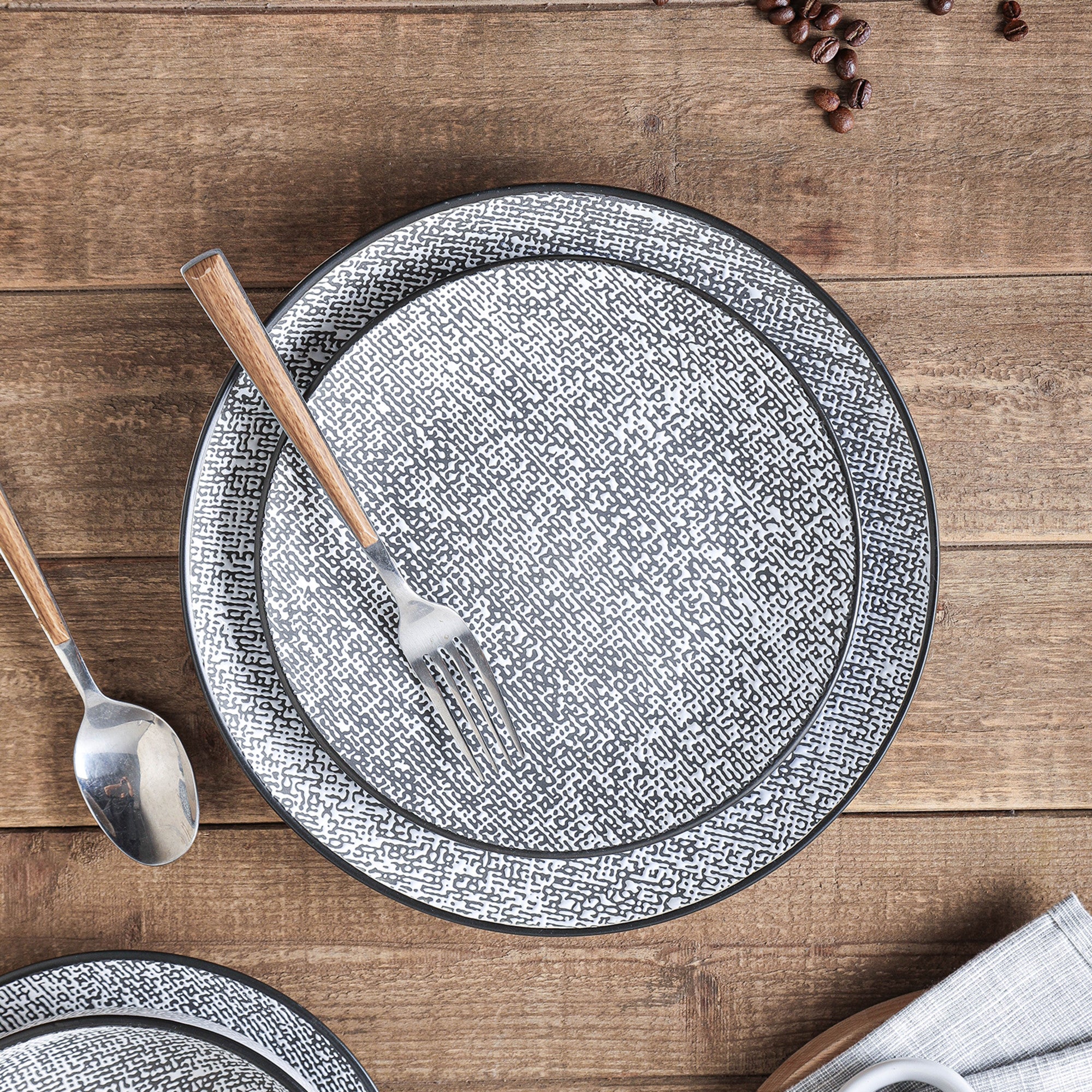 Sophie Stoneware Salad Plate - White And Black